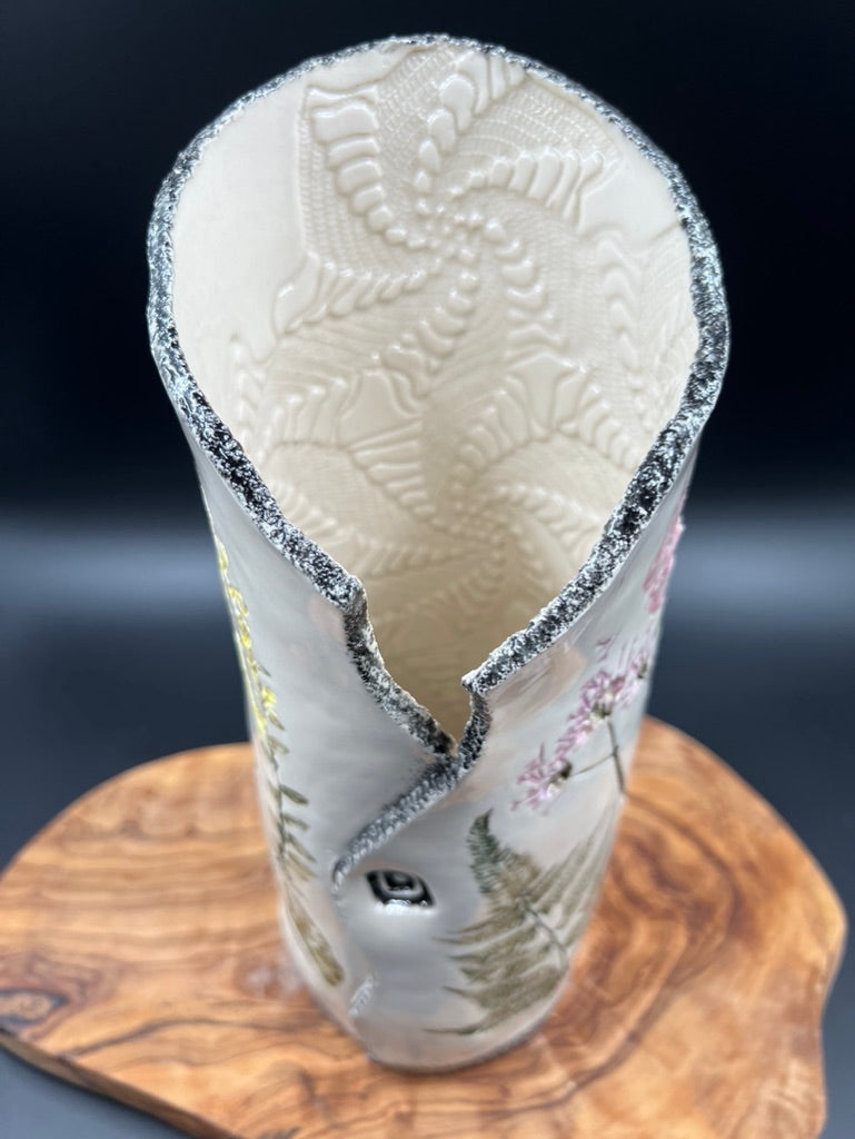 Color garden vase, black rim