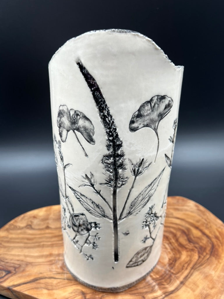 Black floral / gingko vase, black rim
