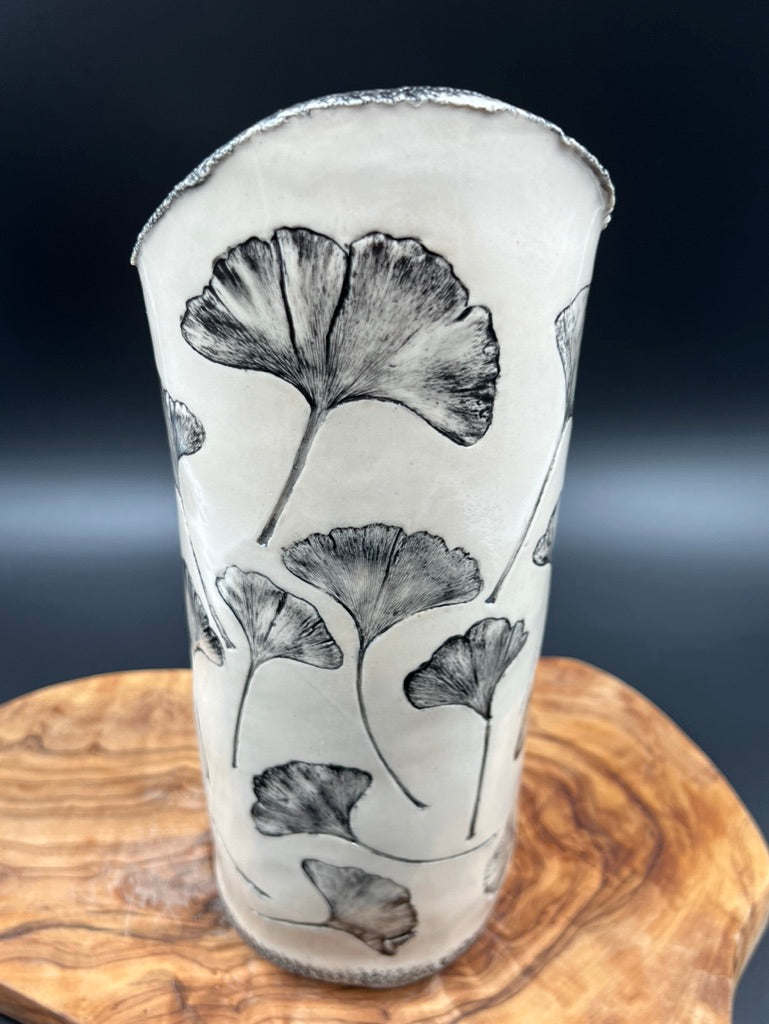 Black gingko vase with gingko lip, black rim