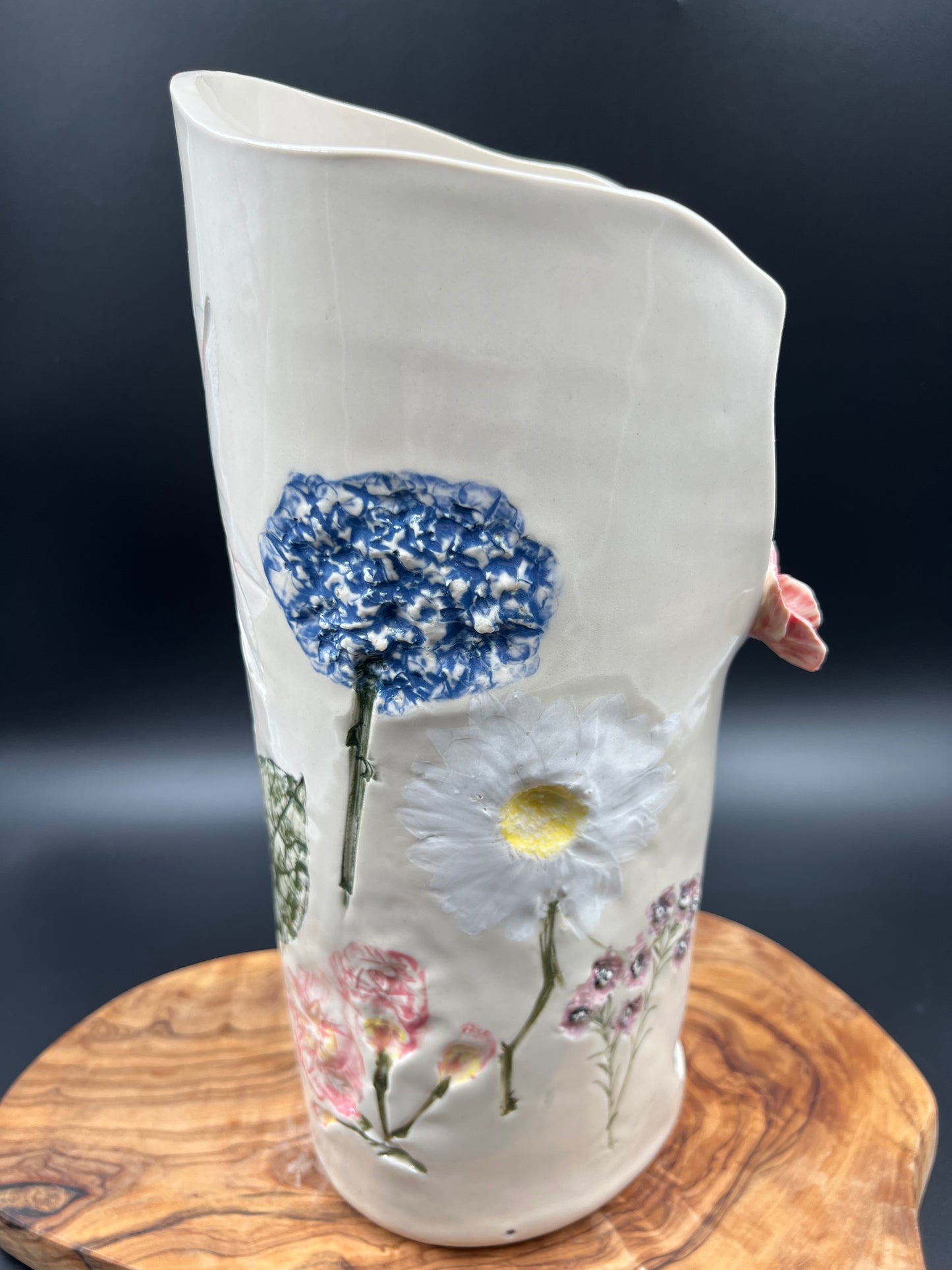 Color floral vase with flower at lip, tall