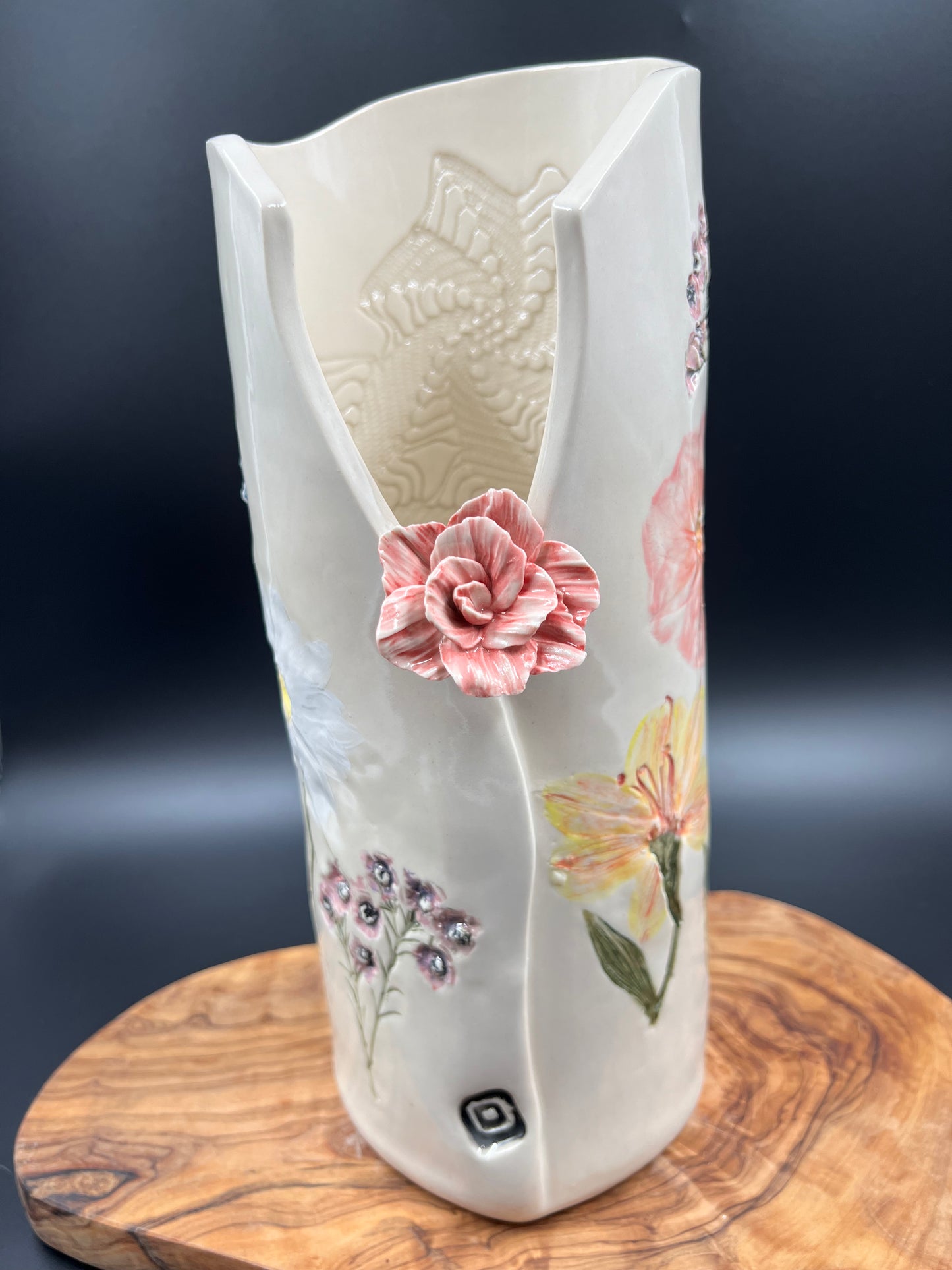 Color floral vase with flower at lip, tall