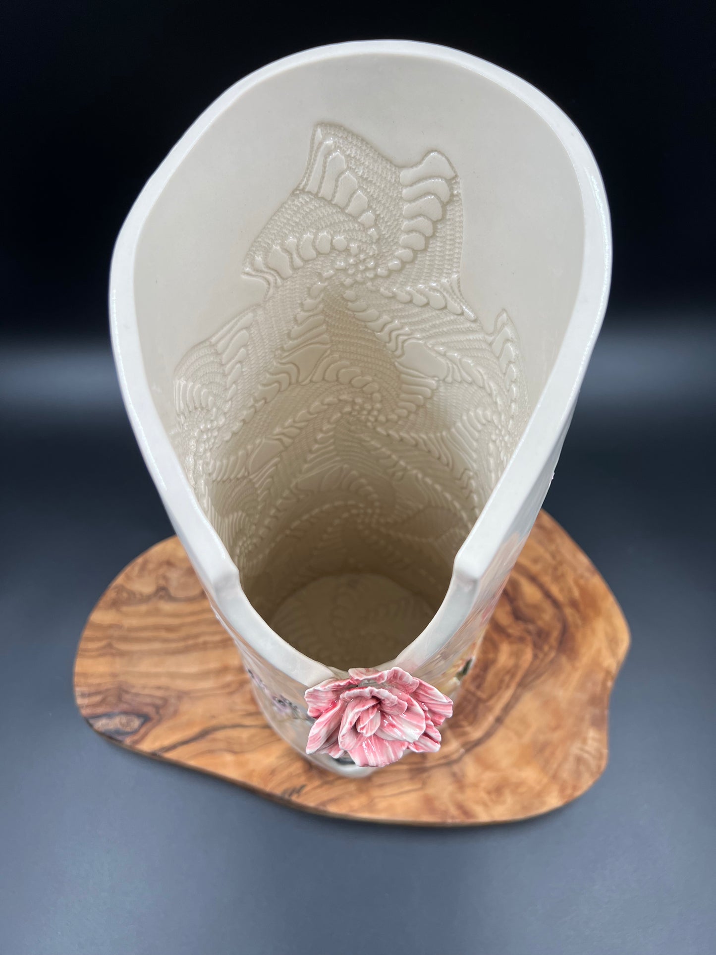 Color floral vase with flower at lip, tall