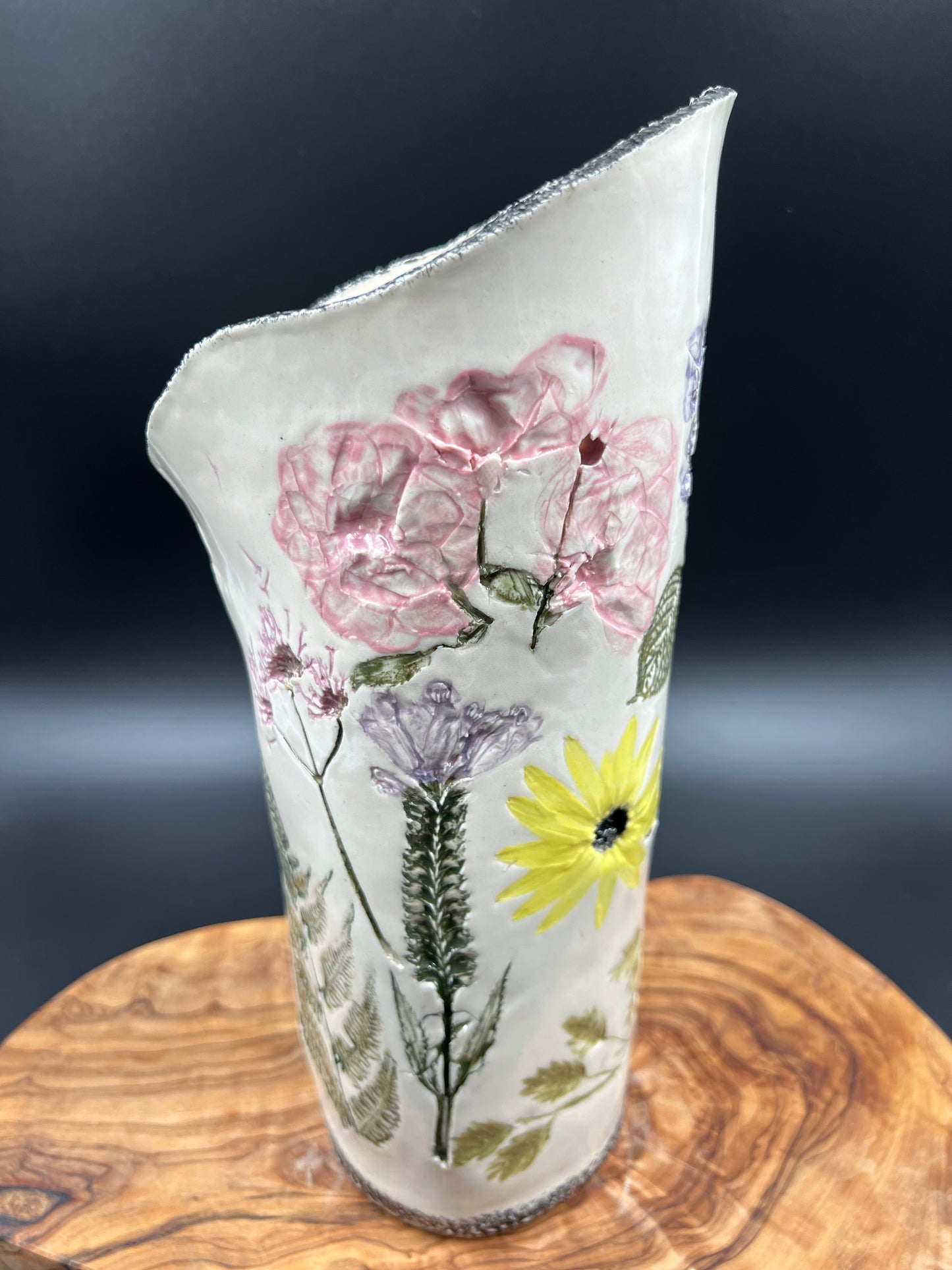 Color garden vase, black rim