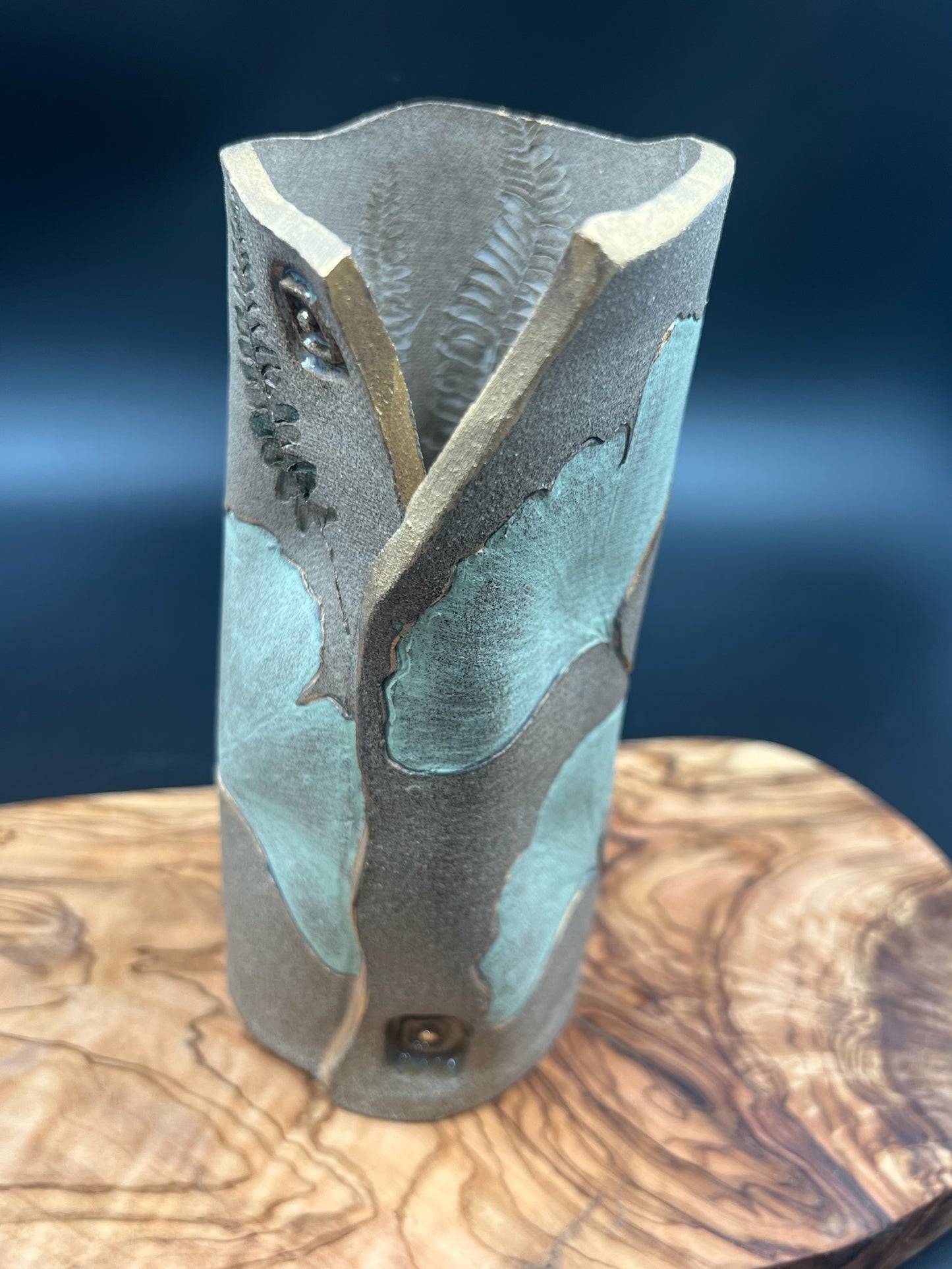 Brown gingko vase with gold rim