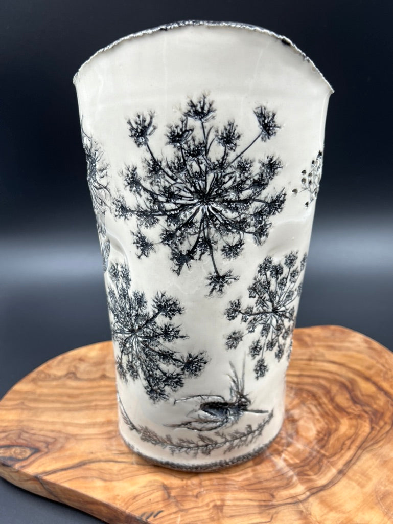 Black floral vase, black rim