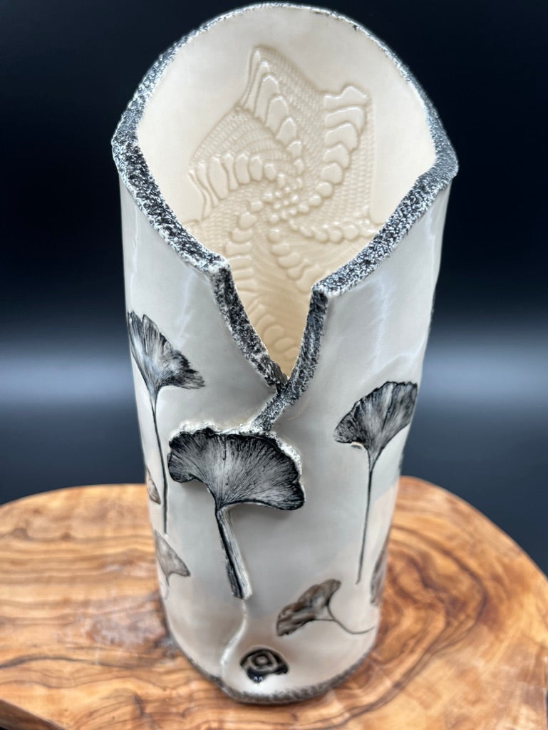 Black gingko vase with gingko lip, black rim