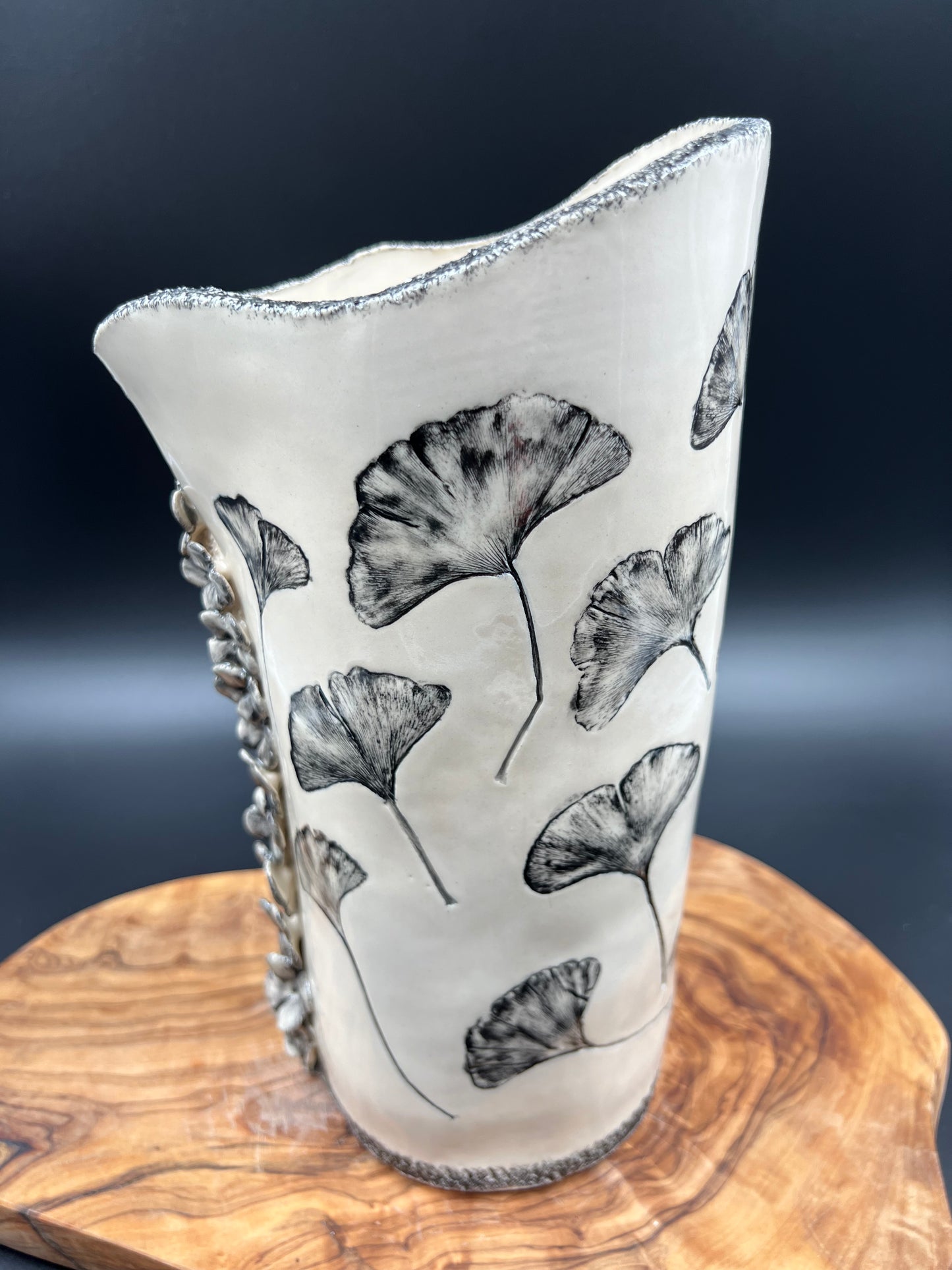 Black gingko vase, black rim, cascading flowers