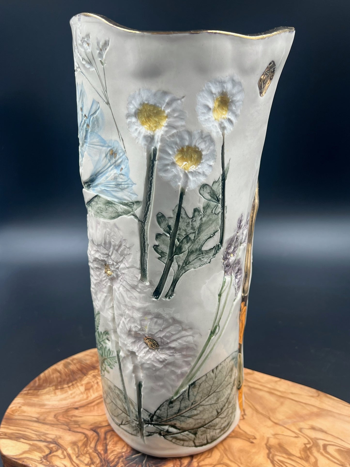 Color floral vase with gold rim