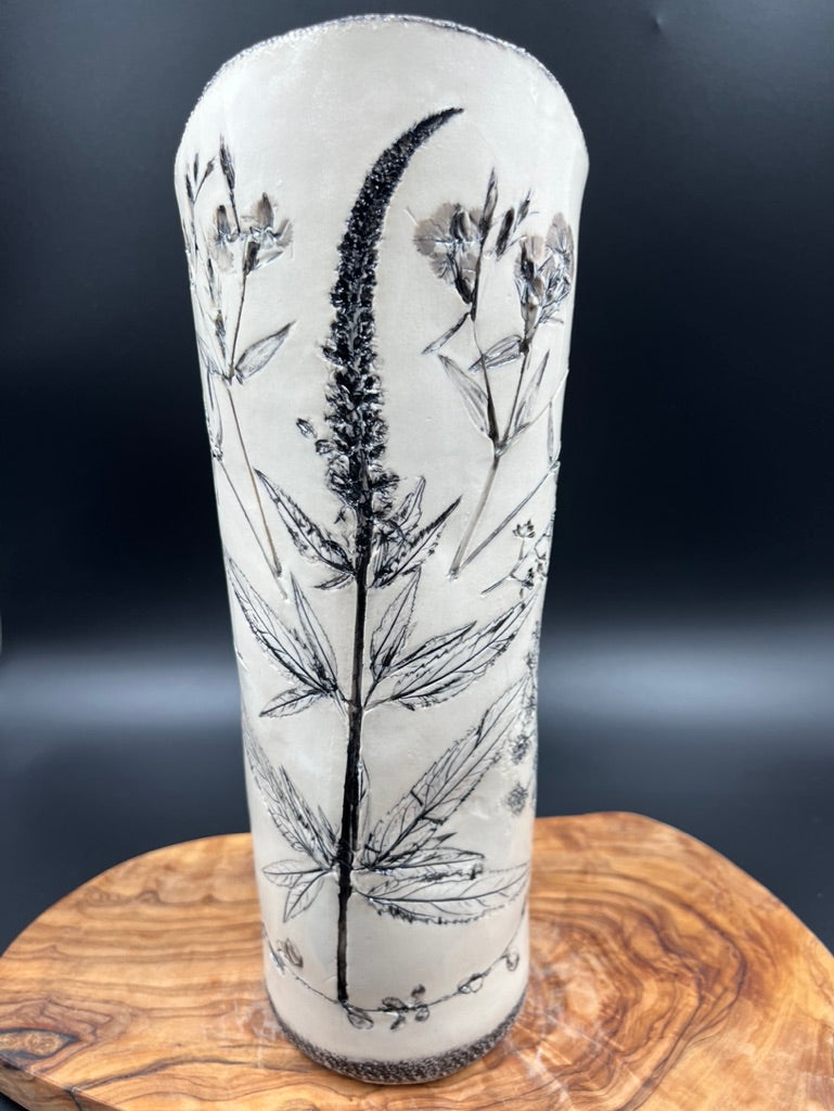 Black floral vase, black rim, tall