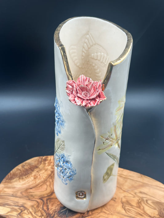 Color floral vase with flower at lip, tall