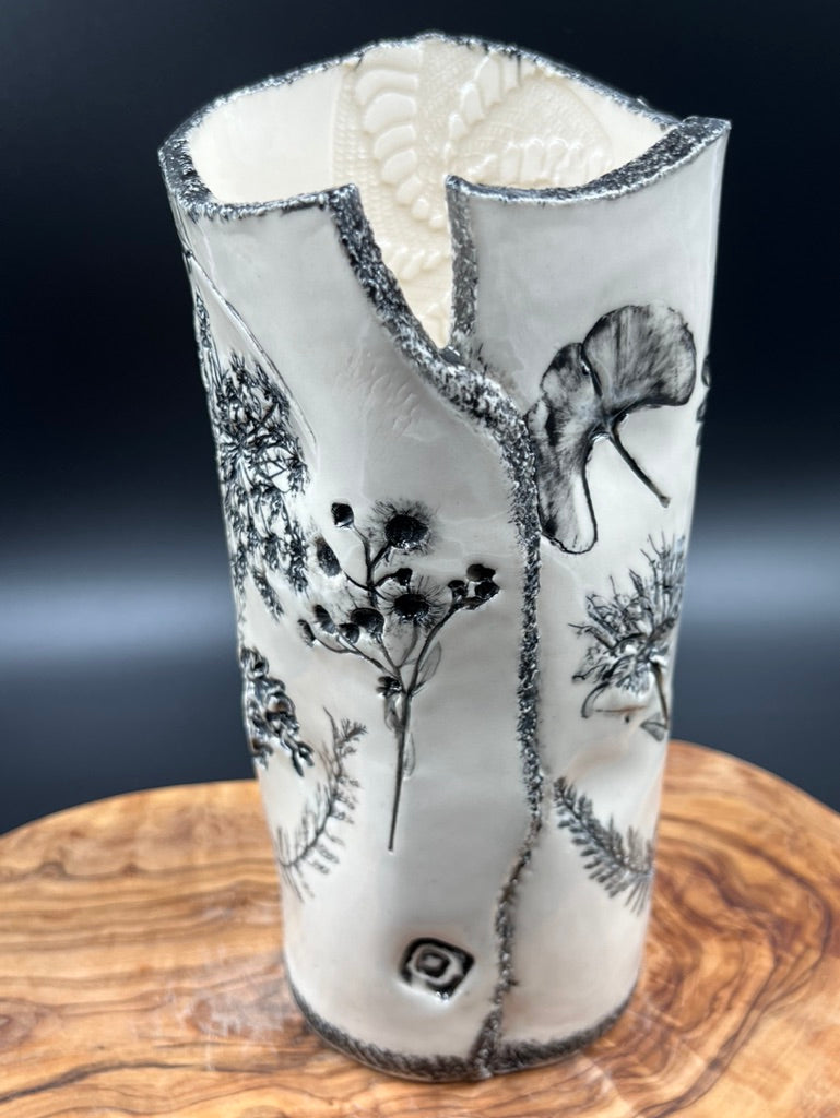 Black floral / gingko vase, black rim