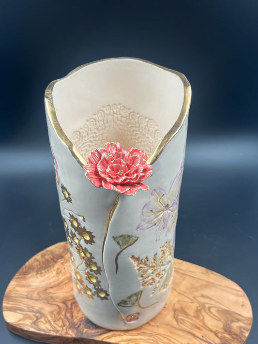 Color floral vase with flower at lip, tall