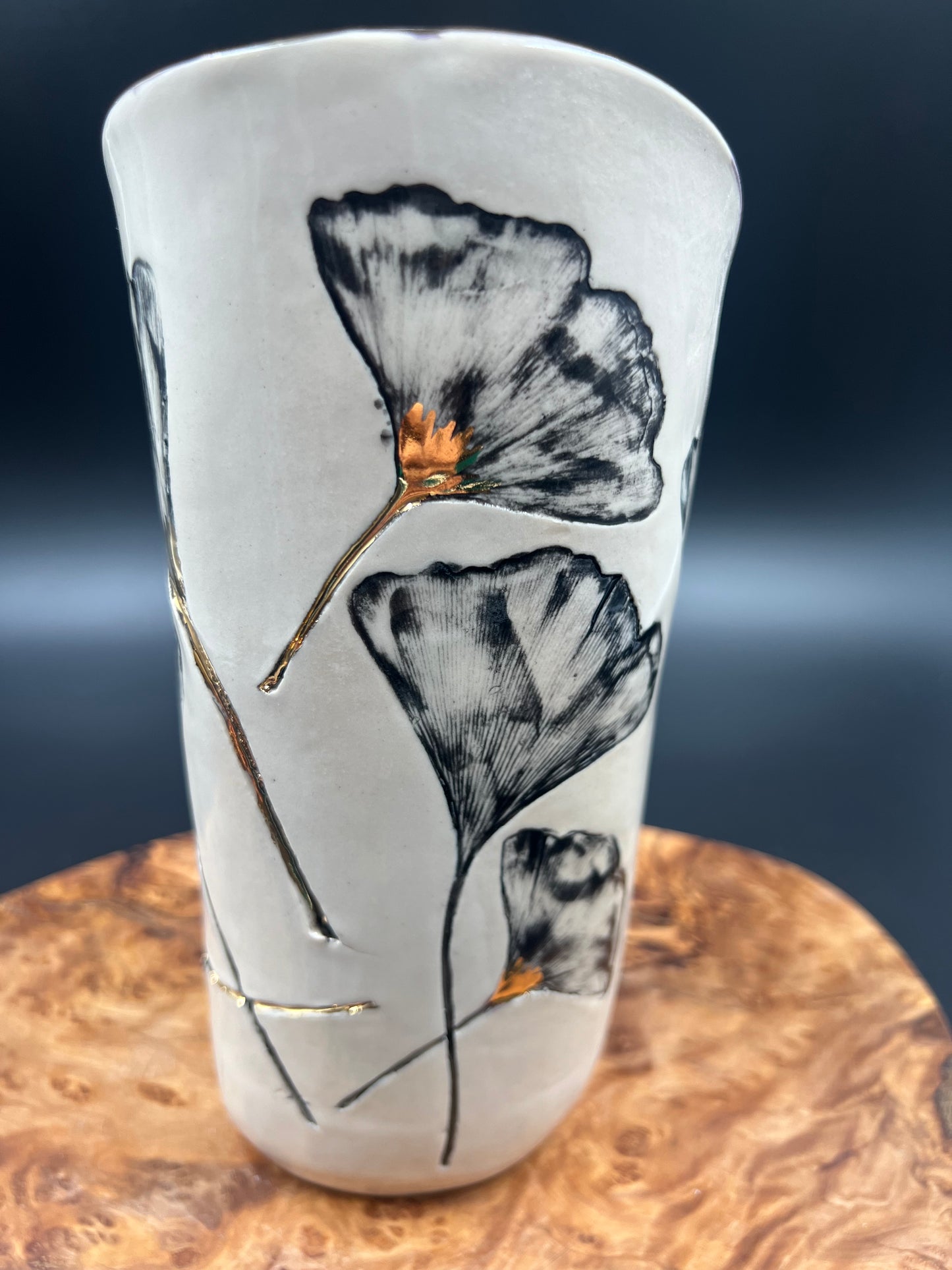 Ginkgo/Flower black and gold vase